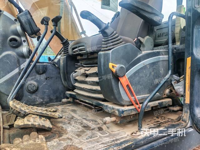 左后方玻璃角標(biāo)（駕駛室部分）