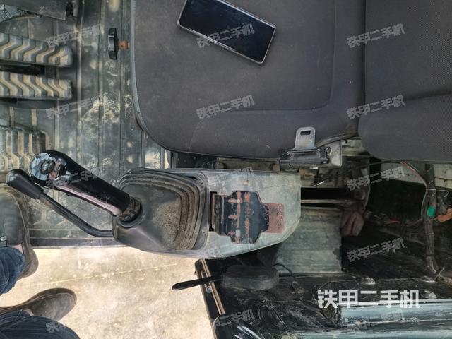 座椅左侧控制台/音响/含左手柄（驾驶室部分）