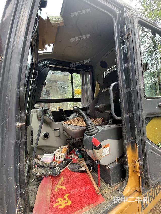 駕駛室整體（整機(jī)外觀）