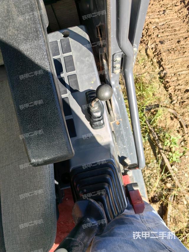 座椅右侧控制台/钥匙门/油门/含右手柄（驾驶室部分）