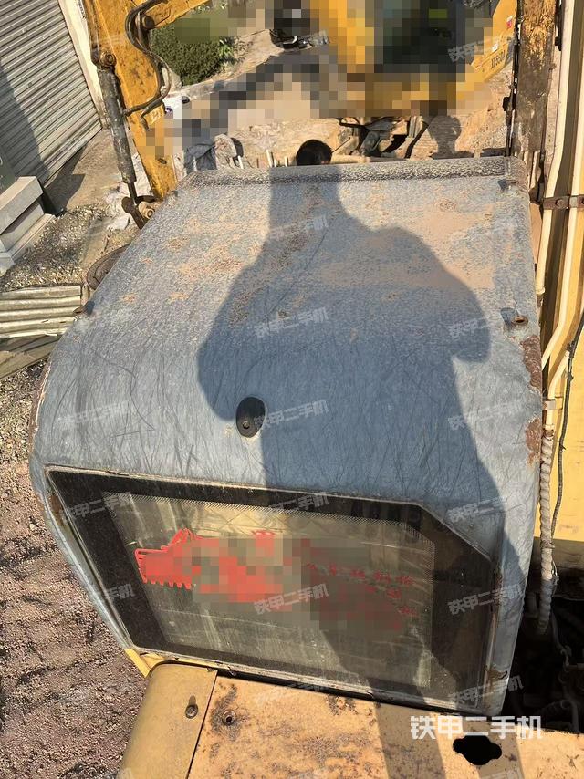 驾驶室顶部（整机外观）