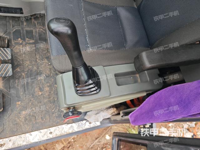 座椅左側(cè)控制臺(tái)/音響/含左手柄（駕駛室部分）