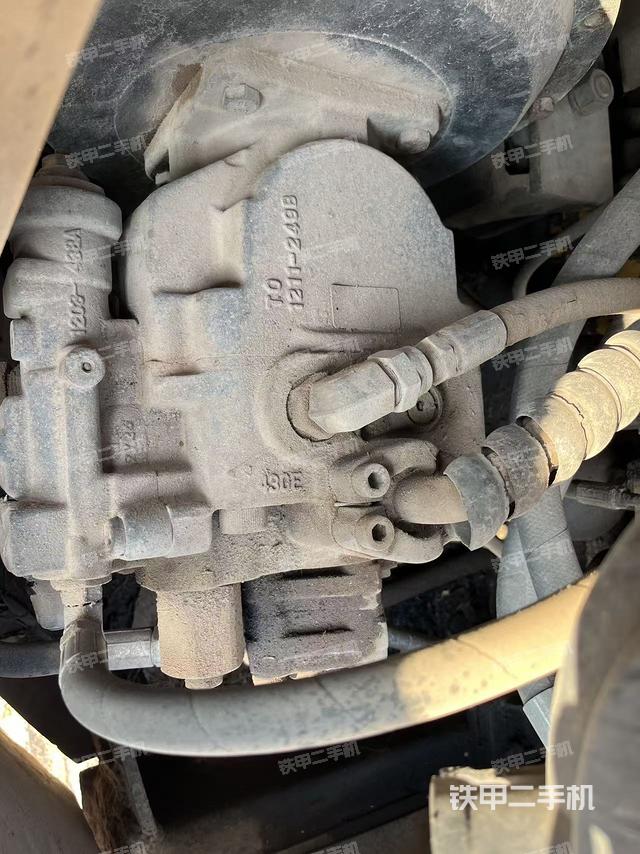 液压泵舱室正面整体（整机外观）