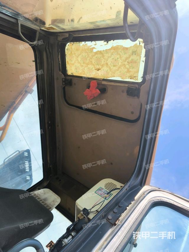 左后方玻璃角標（駕駛室部分）