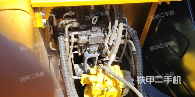 回转马达和主控阀（整机外观）