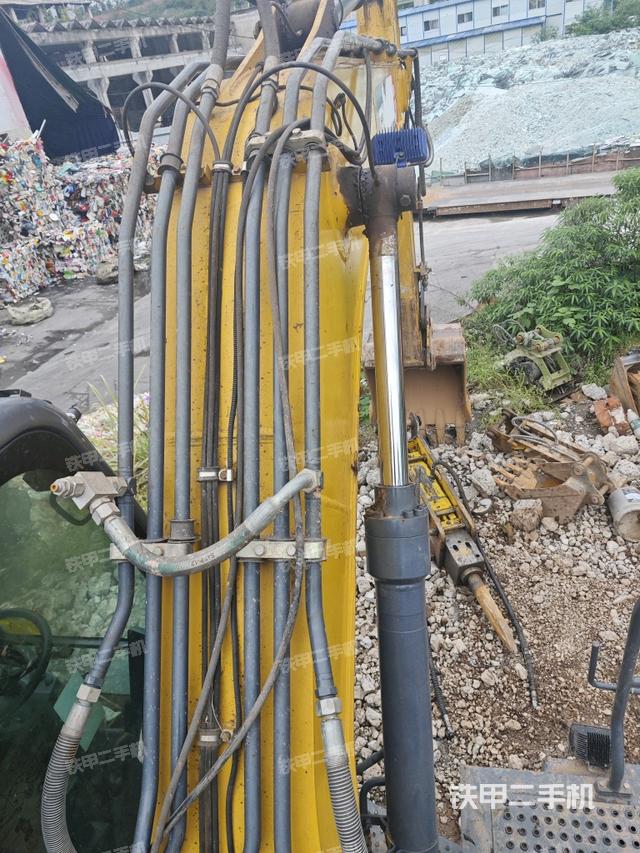 大臂背部俯視（工作和回轉(zhuǎn)裝置）