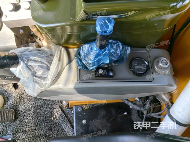 座椅左侧控制台/音响/含左手柄（驾驶室部分）