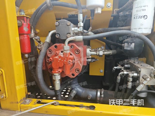 液壓泵斜45?右（大件艙室）