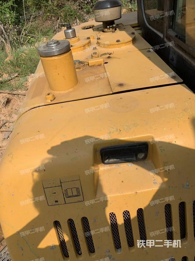 回轉(zhuǎn)馬達(dá)和主控閥（整機(jī)外觀）