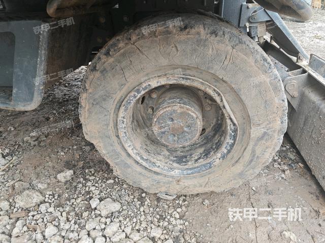 右驅(qū)動輪（行走機(jī)構(gòu)）