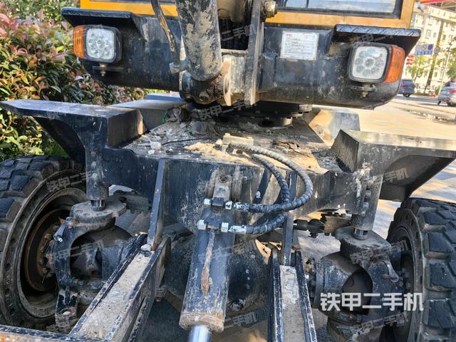 转盘和下车架正前（工作和回转装置）