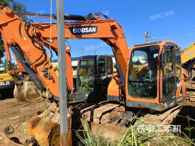 斗山DX75-9C挖掘机