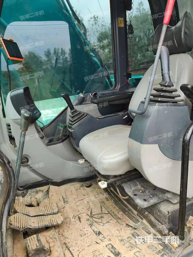 驾驶室整体（整机外观）