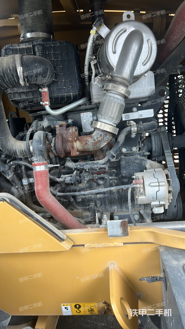 发动机左侧(整机外观及大件) 发动机左侧(整机外观及大件)