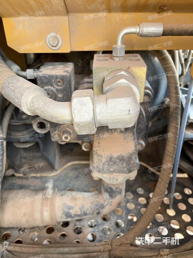 液壓泵艙室正面整體（整機(jī)外觀）