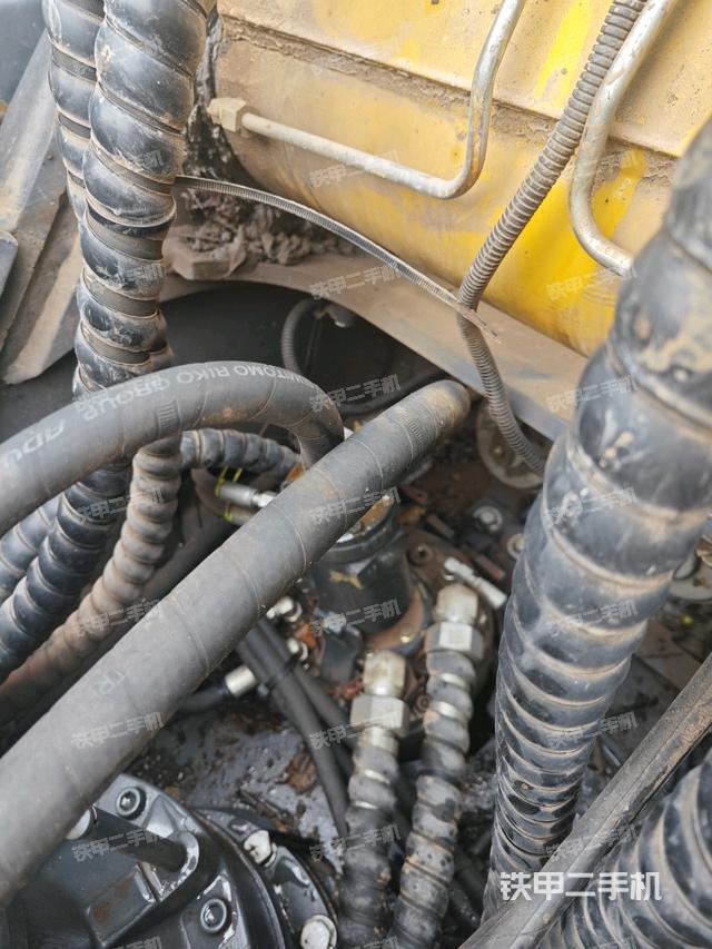 中央回轉(zhuǎn)接頭特寫（上車部件）