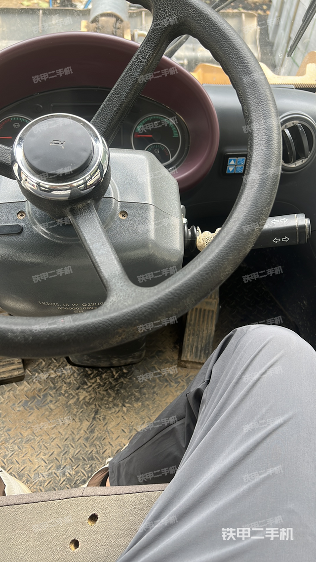 驾驶室工作台(整机外观及大件) 驾驶室工作台(整机外观及大件)