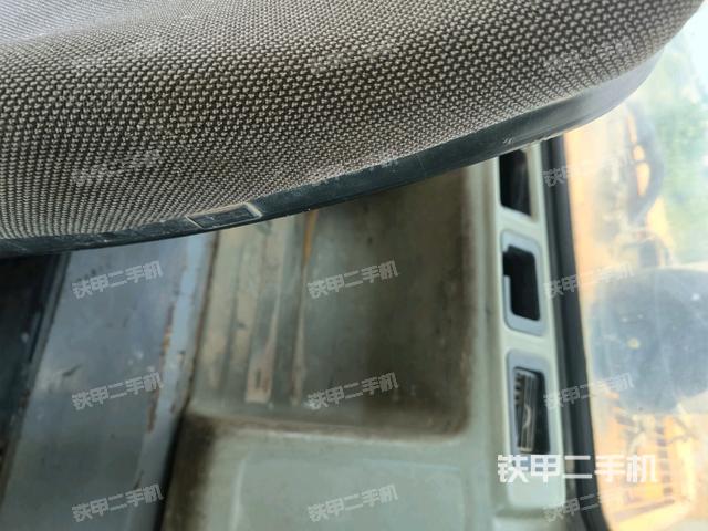 后窗玻璃角標（駕駛室部分）