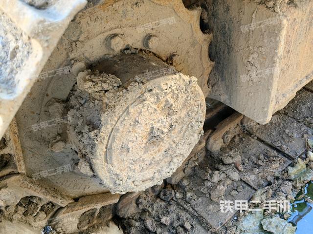 右驱动轮（行走机构）