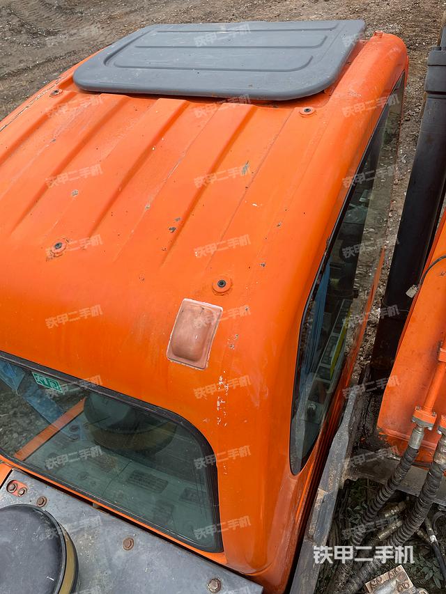 驾驶室顶部（整机外观）