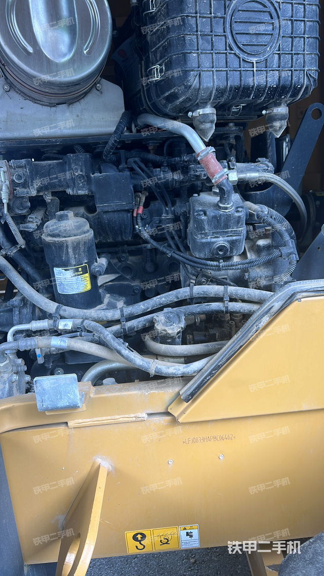 发动机右侧(整机外观及大件) 发动机右侧(整机外观及大件)