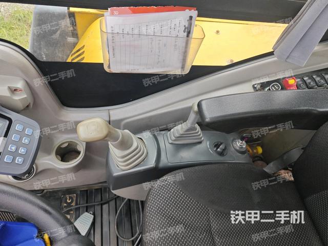 座椅右侧控制台/钥匙门/油门/含右手柄（驾驶室部分）