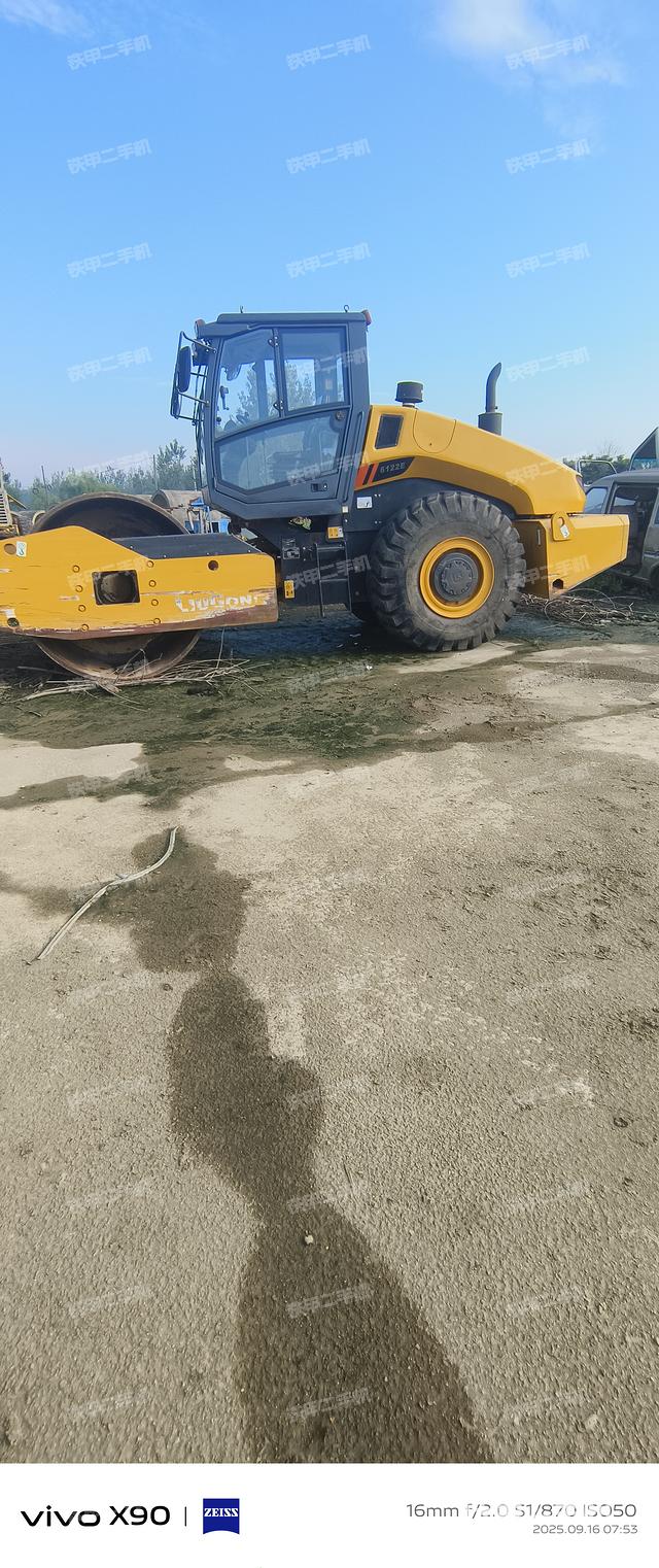 整机左侧（设备外观及核心部件）