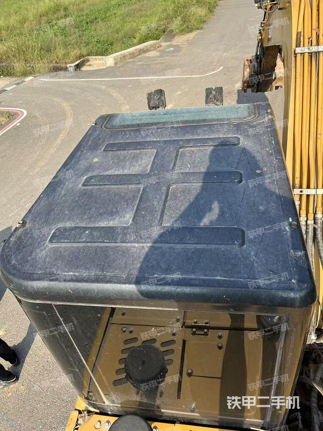 駕駛室頂部（整機外觀）