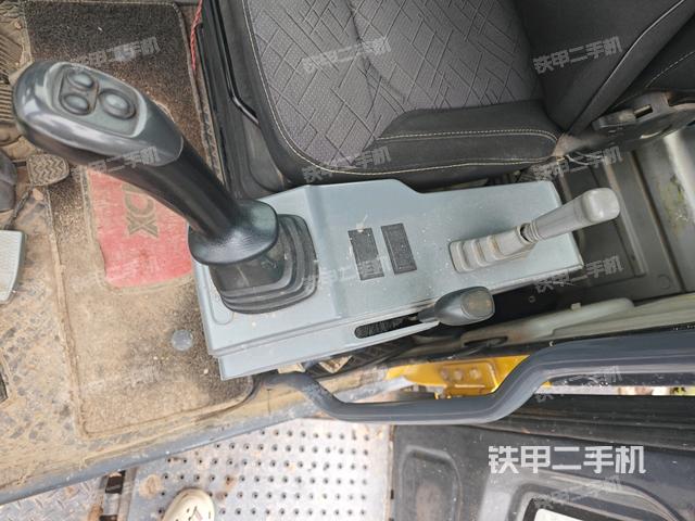 座椅左側(cè)控制臺/音響/含左手柄（駕駛室部分）