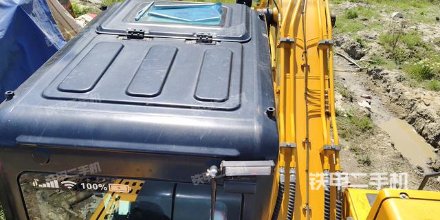 驾驶室顶部（整机外观）