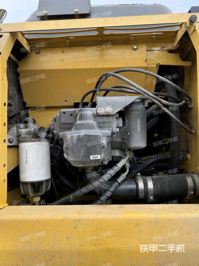 液壓泵艙室正面整體（整機(jī)外觀）