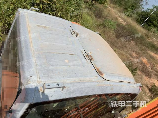 駕駛室頂部（整機外觀）