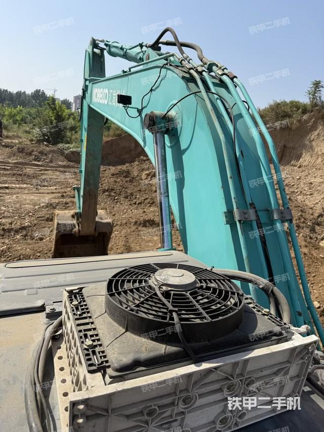 駕駛室頂部（整機(jī)外觀）