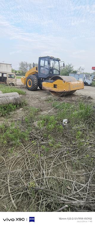 柳工CLG6122压路机实拍图片
