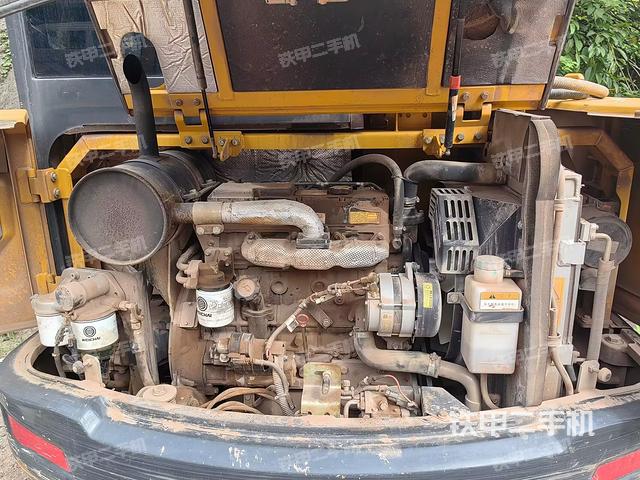 發(fā)動(dòng)機(jī)室（上車部件）