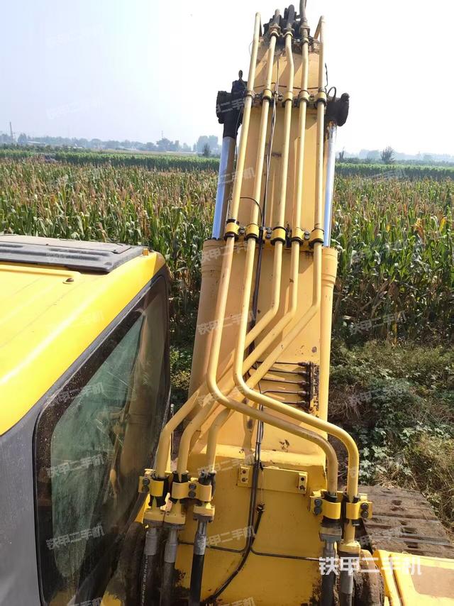 驾驶室顶部（整机外观）