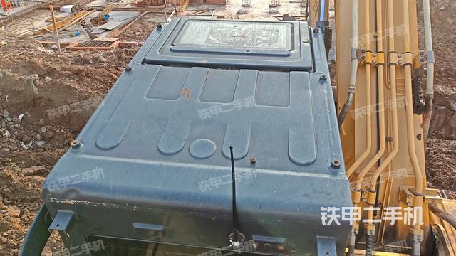 驾驶室顶部(整机外观) 驾驶室顶部(整机外观)