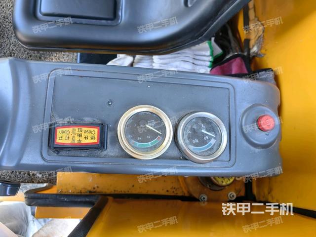 座椅右侧控制台/钥匙门/油门/含右手柄（驾驶室部分）