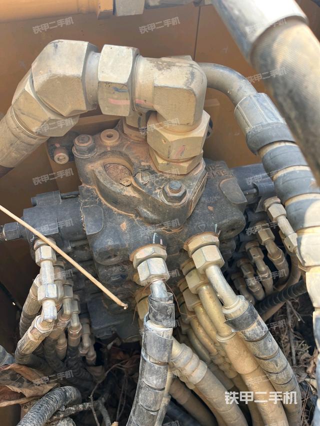 回轉(zhuǎn)馬達和主控閥（整機外觀）