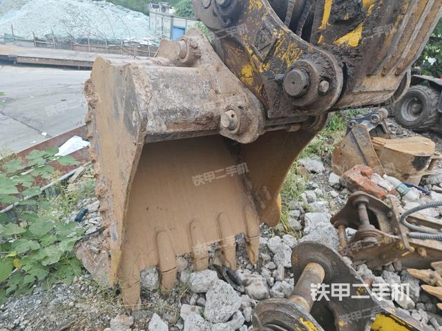 鏟斗右后整體（工作和回轉(zhuǎn)裝置）