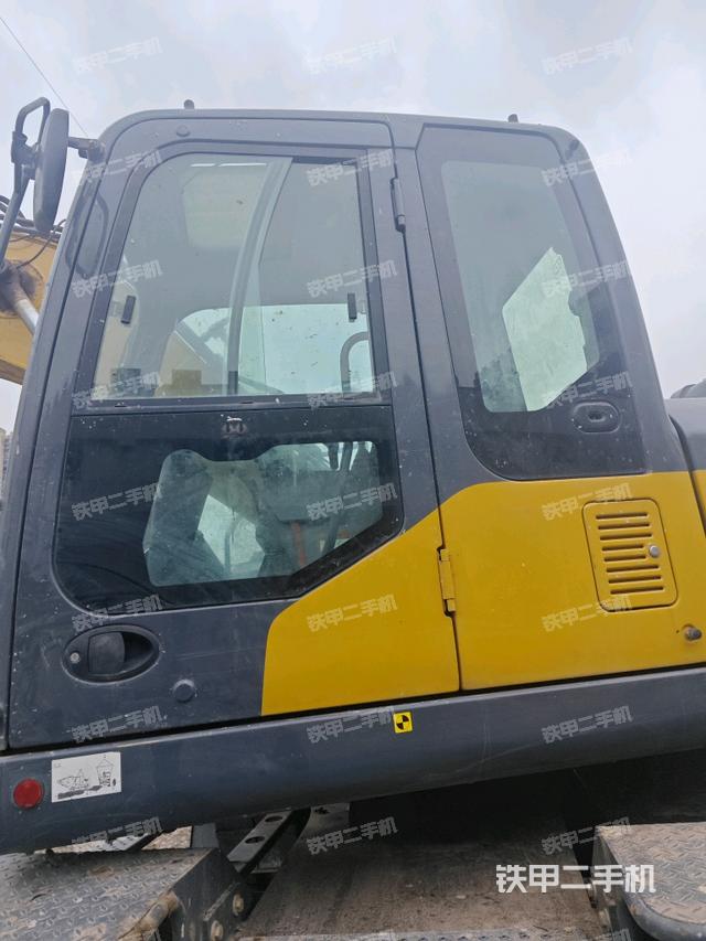 駕駛室左前45度（駕駛室部分）