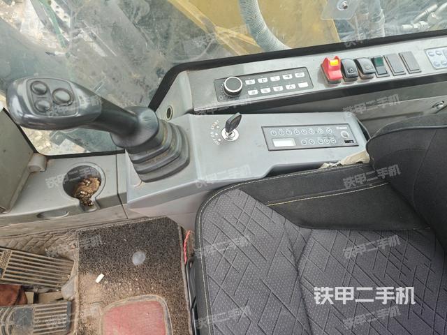 座椅右側(cè)控制臺/鑰匙門/油門/含右手柄（駕駛室部分）