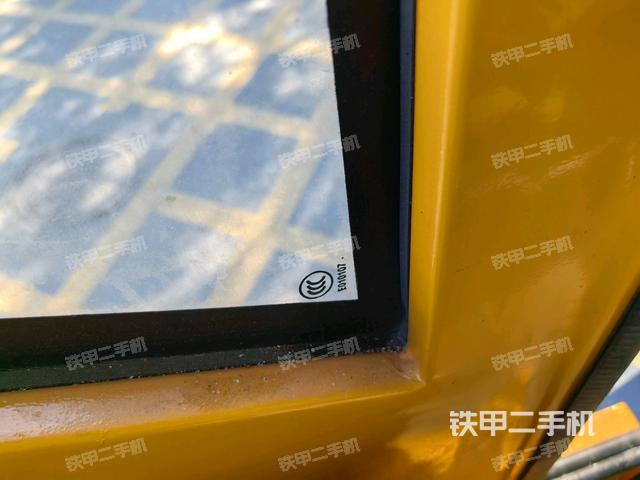 后窗玻璃角标（驾驶室部分）