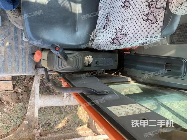 駕駛室整體（整機外觀）