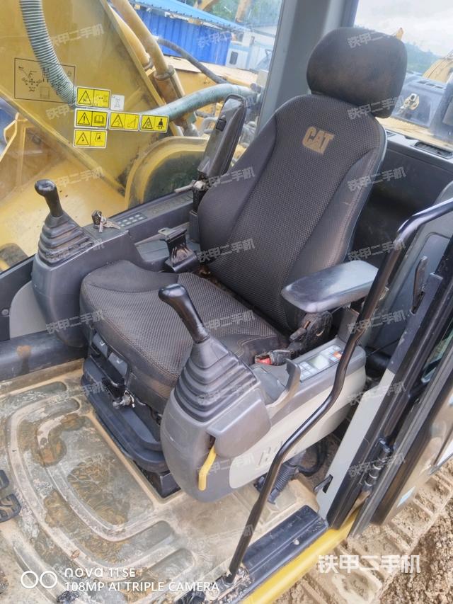 座椅右侧控制台/钥匙门/油门/含右手柄（驾驶室部分）