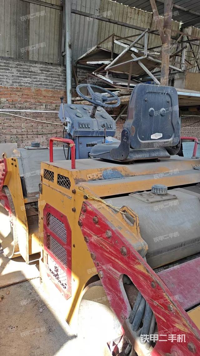 整机右侧（设备外观及核心部件）