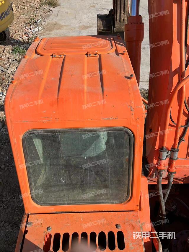 驾驶室顶部（整机外观）