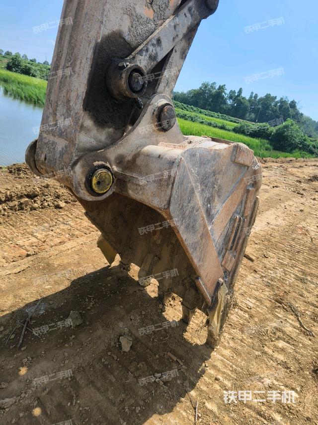 鏟斗右后整體（工作和回轉(zhuǎn)裝置）