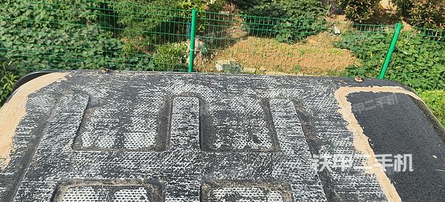 驾驶室顶部（整机外观）