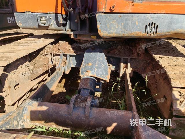 转盘和下车架正前（工作和回转装置）